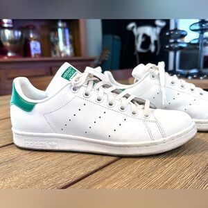 SOLD Unisex Stan Smith Adidas Original Sneakers: Women’s: 8, Men’s: 6, Youth: 6